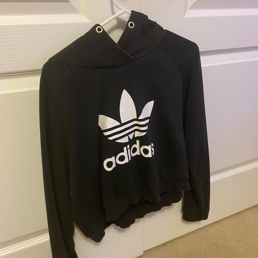 Cropped Adidas Sweater with a hoodie